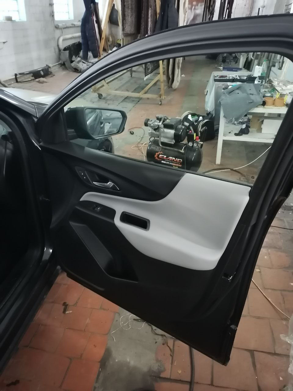 Химчистка дверной карты в Гродно