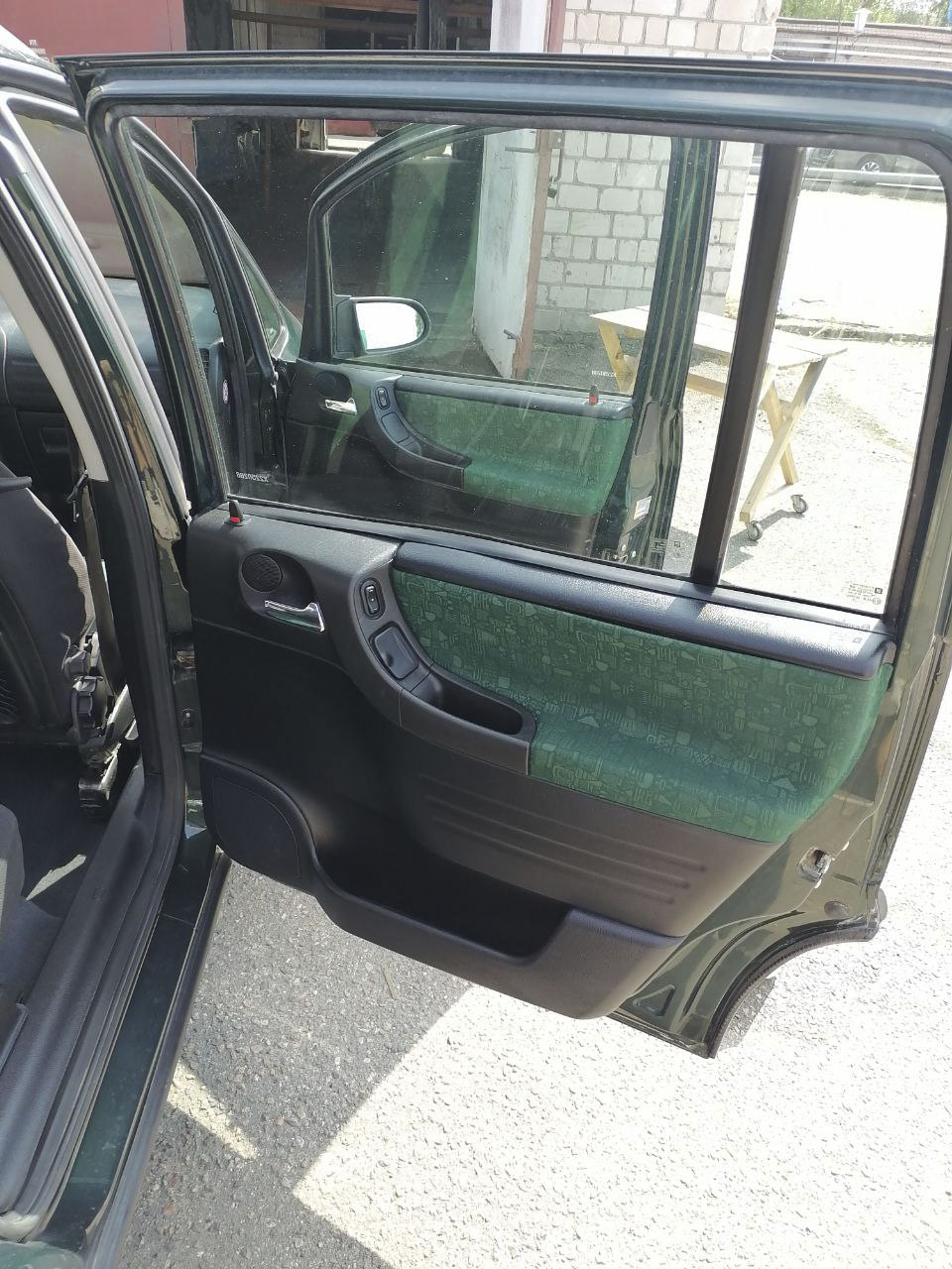 Химчистка дверей машины в Гродно